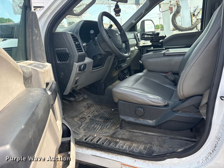 image for item FB8770 2017 Ford F450 Super Duty flatbed truck