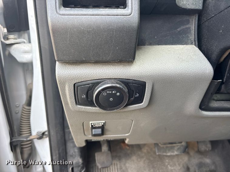 image for item FB8770 2017 Ford F450 Super Duty flatbed truck