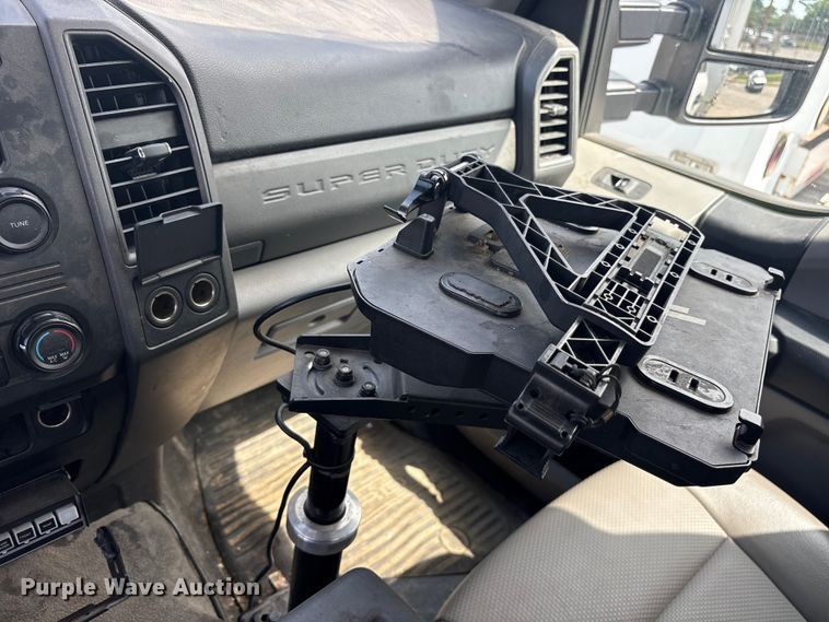 image for item FB8770 2017 Ford F450 Super Duty flatbed truck