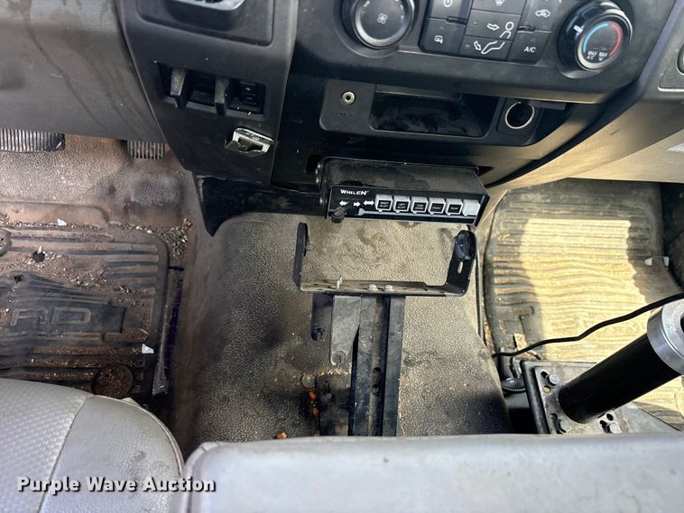 image for item FB8770 2017 Ford F450 Super Duty flatbed truck