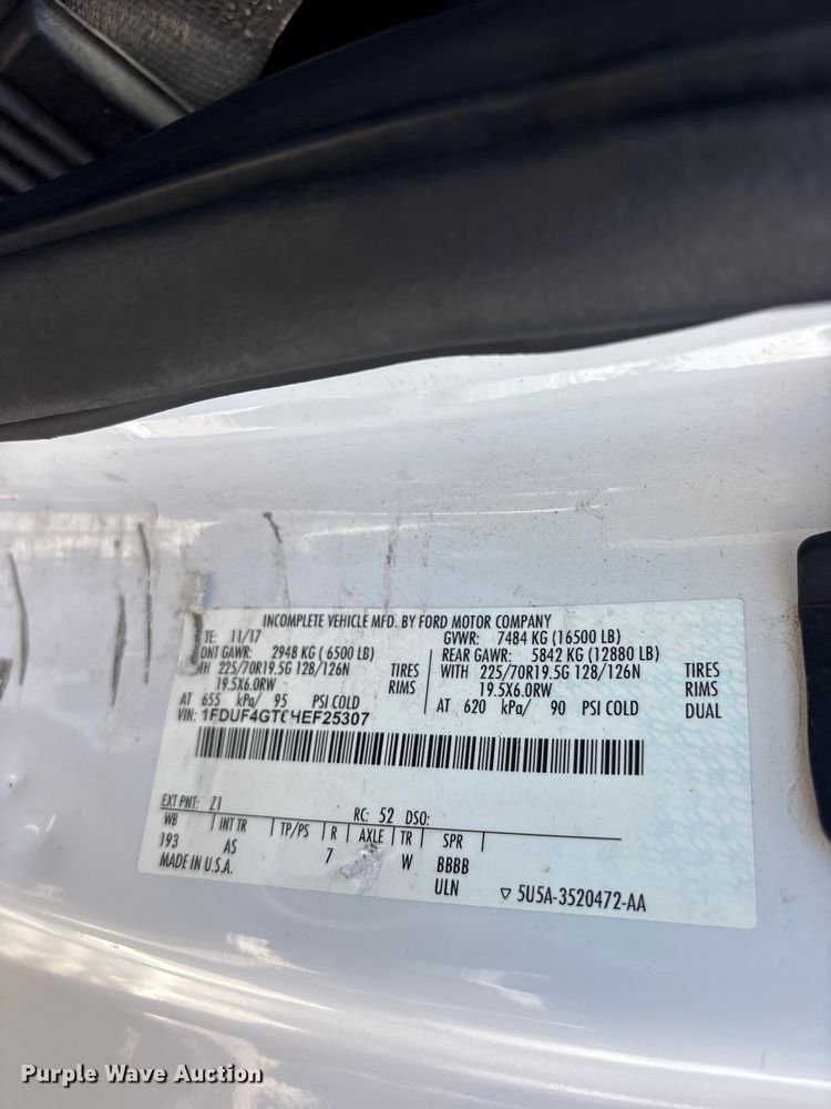 image for item FB8770 2017 Ford F450 Super Duty flatbed truck