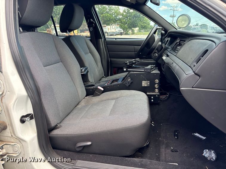 image for item FB8774 2011 Ford Crown Victoria Police Interceptor 