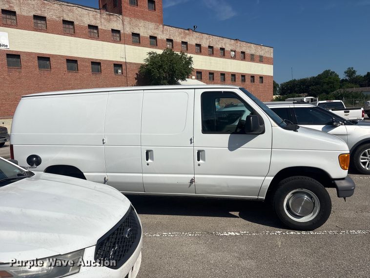 image for item FB8775 2006 Ford E250 van