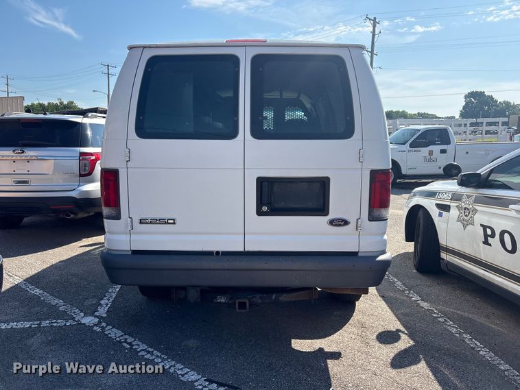 image for item FB8775 2006 Ford E250 van