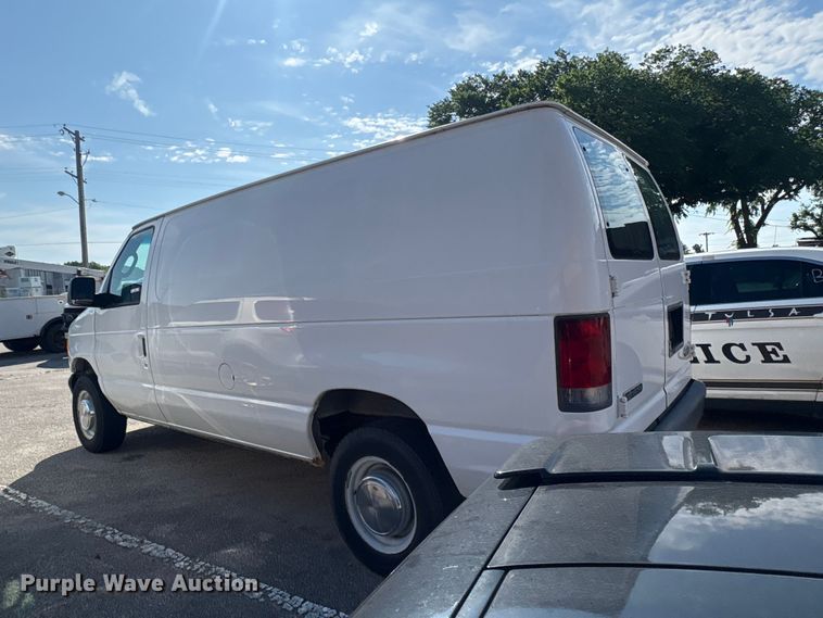 image for item FB8775 2006 Ford E250 van