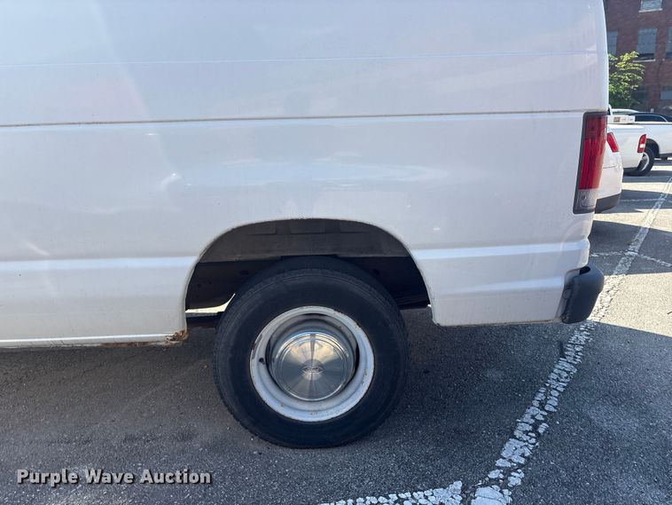 image for item FB8775 2006 Ford E250 van