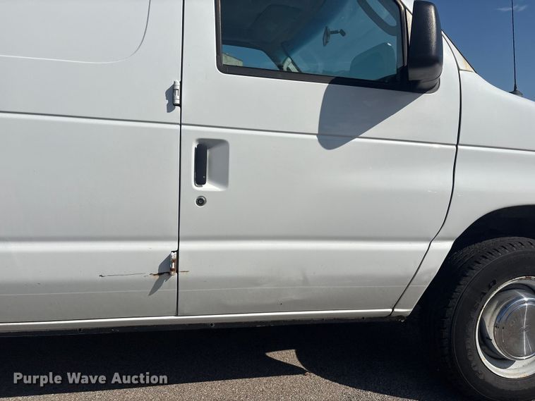 image for item FB8775 2006 Ford E250 van