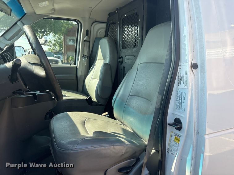 image for item FB8775 2006 Ford E250 van