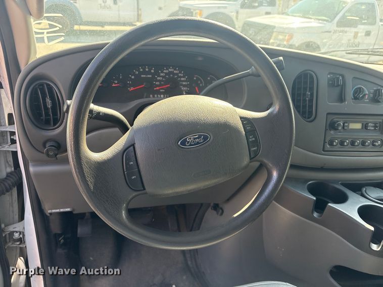 image for item FB8775 2006 Ford E250 van