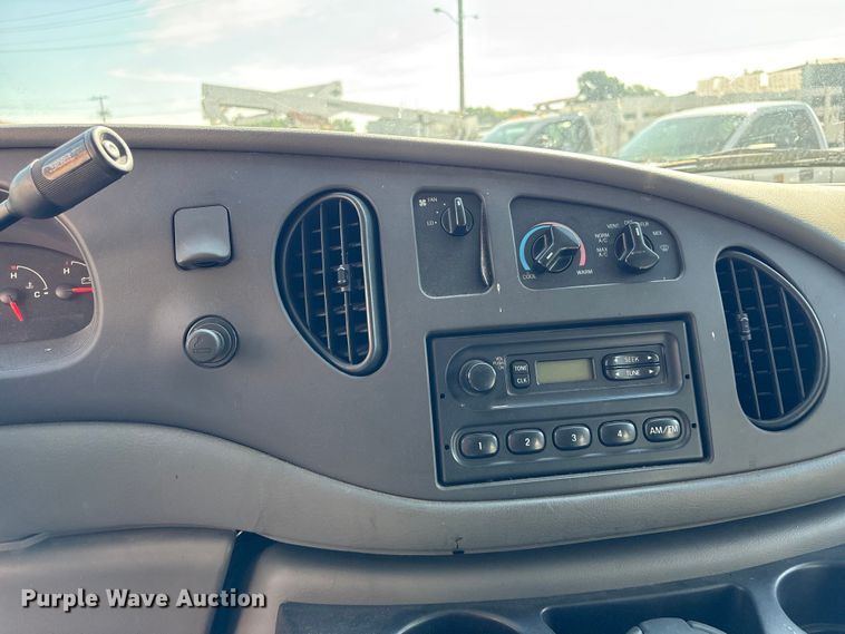 image for item FB8775 2006 Ford E250 van