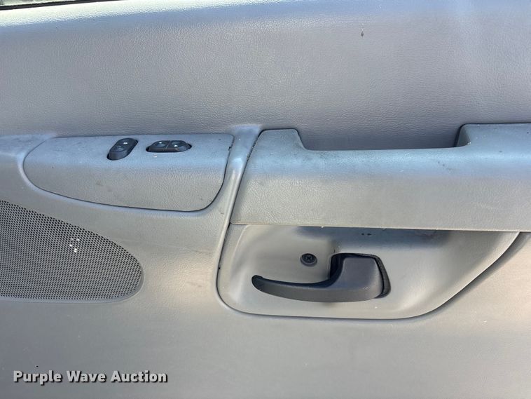 image for item FB8775 2006 Ford E250 van