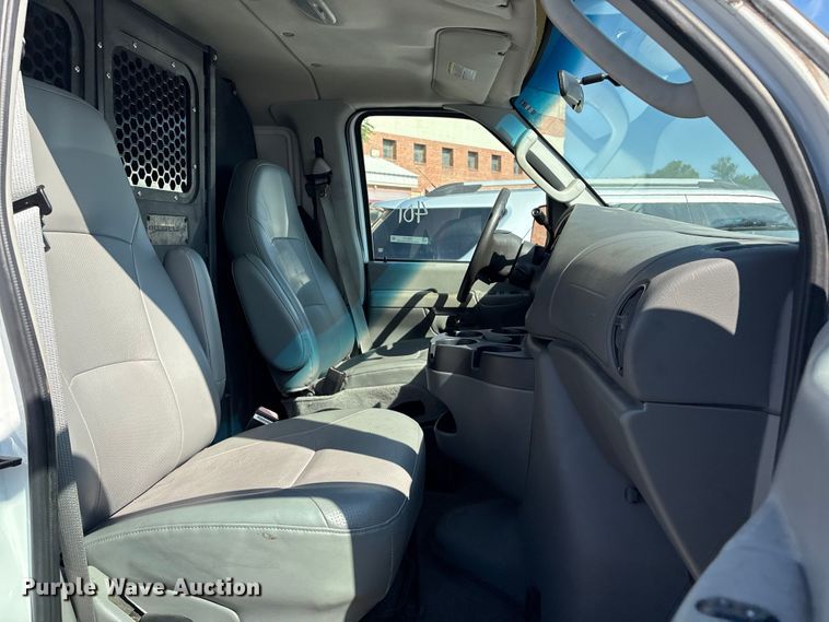 image for item FB8775 2006 Ford E250 van