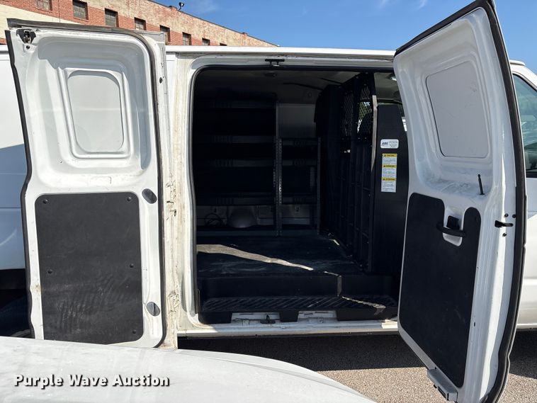 image for item FB8775 2006 Ford E250 van