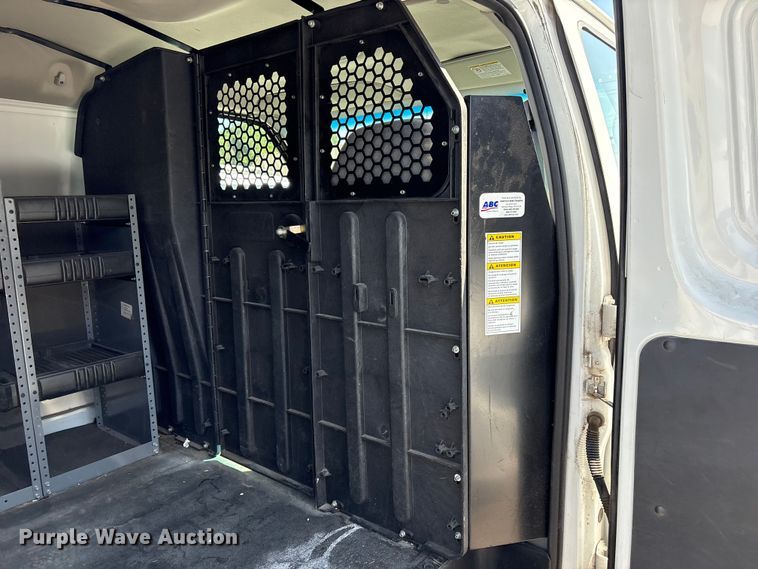 image for item FB8775 2006 Ford E250 van