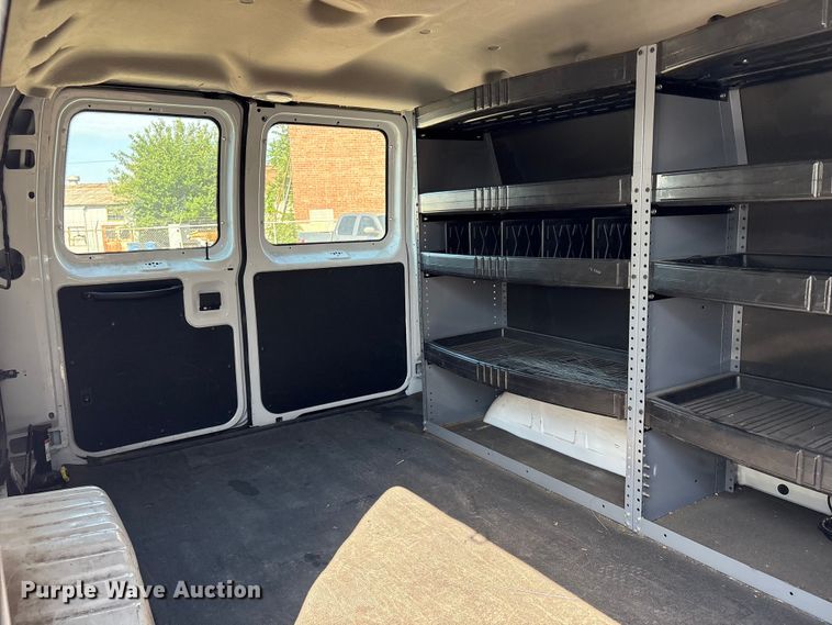 image for item FB8775 2006 Ford E250 van