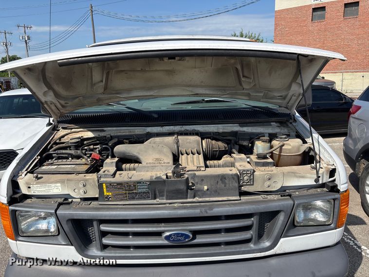 image for item FB8775 2006 Ford E250 van