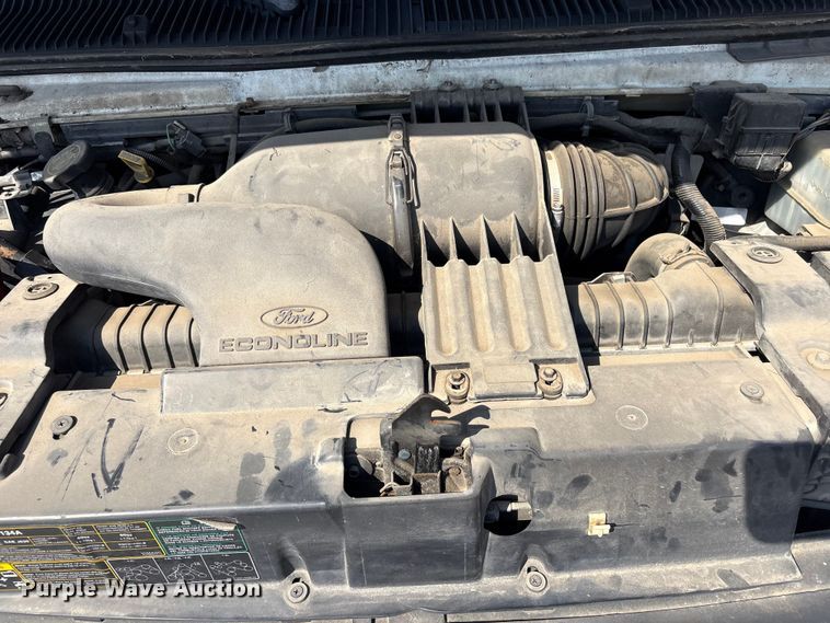 image for item FB8775 2006 Ford E250 van