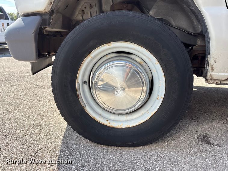 image for item FB8775 2006 Ford E250 van