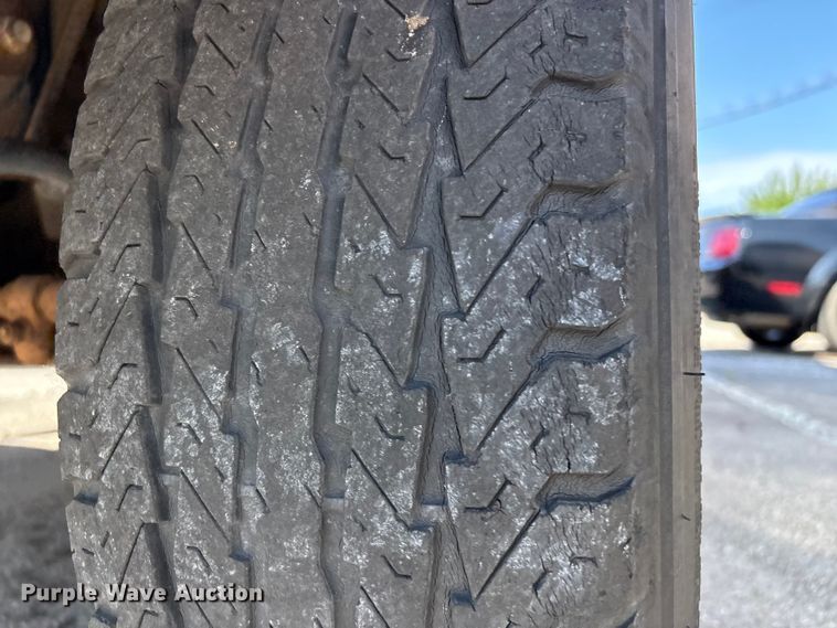 image for item FB8775 2006 Ford E250 van