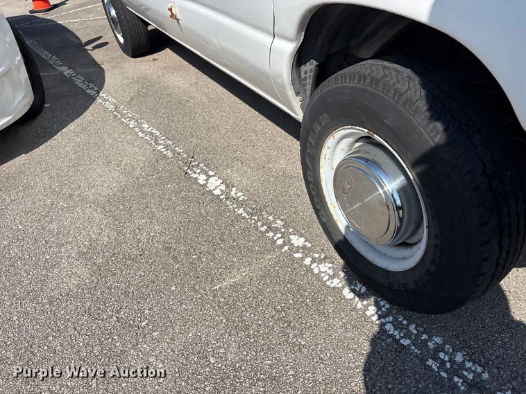 image for item FB8775 2006 Ford E250 van