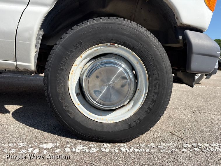 image for item FB8775 2006 Ford E250 van