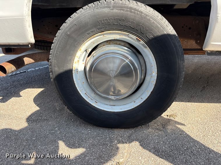 image for item FB8775 2006 Ford E250 van