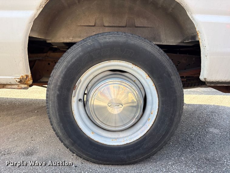 image for item FB8775 2006 Ford E250 van
