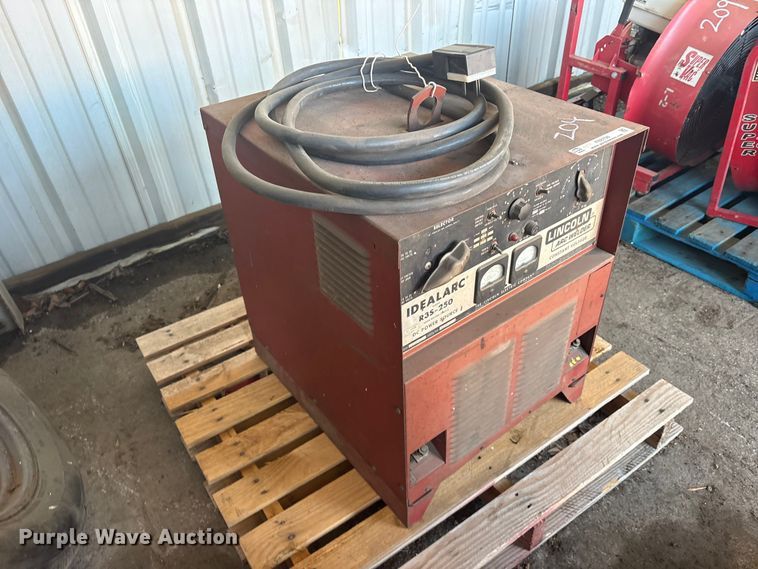 image for item FB8798 Lincoln R3S-250 welder