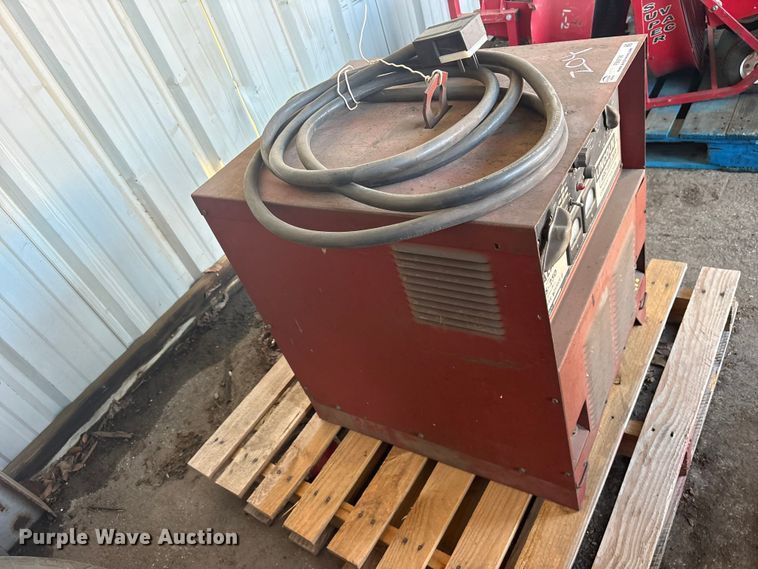 image for item FB8798 Lincoln R3S-250 welder