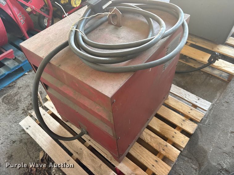 image for item FB8798 Lincoln R3S-250 welder