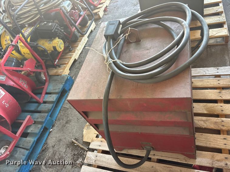 image for item FB8798 Lincoln R3S-250 welder