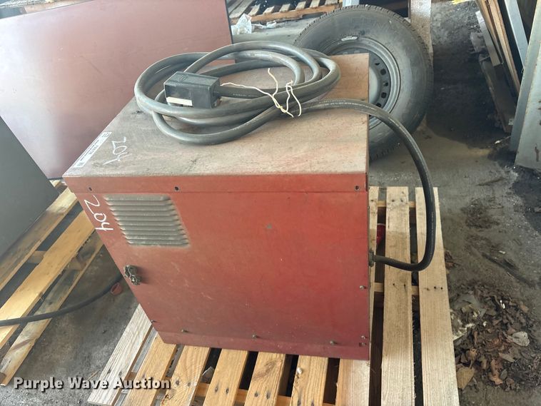 image for item FB8798 Lincoln R3S-250 welder