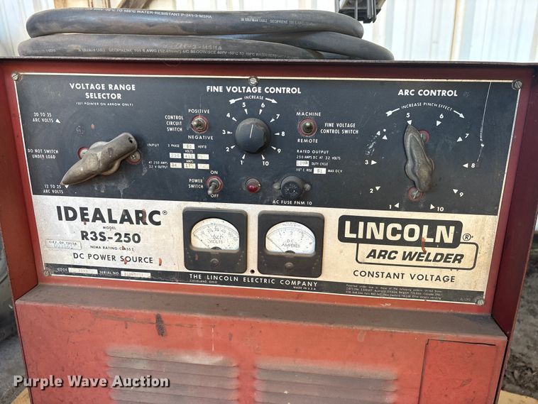 image for item FB8798 Lincoln R3S-250 welder