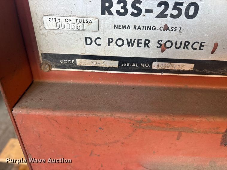 image for item FB8798 Lincoln R3S-250 welder