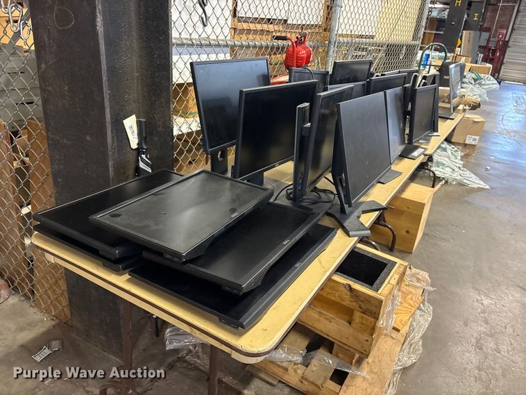 image for item FB8805 Dell Approximately 22 Dell monitors