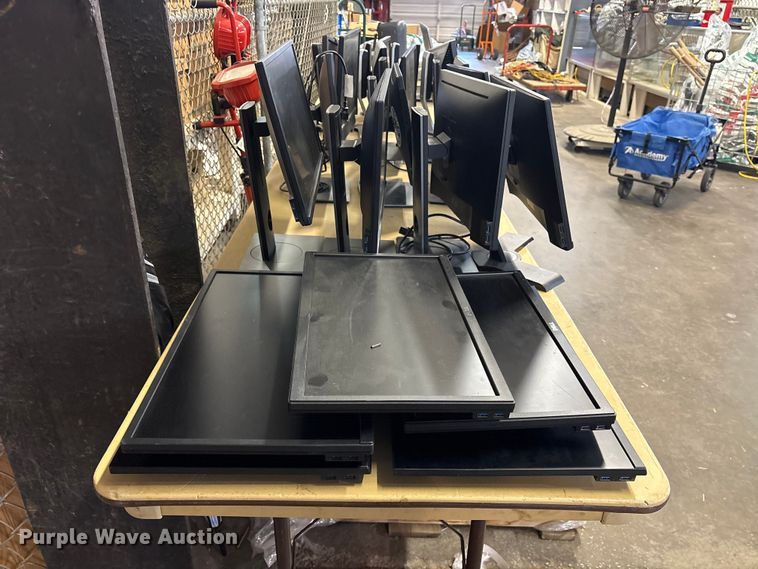 image for item FB8805 Dell Approximately 22 Dell monitors
