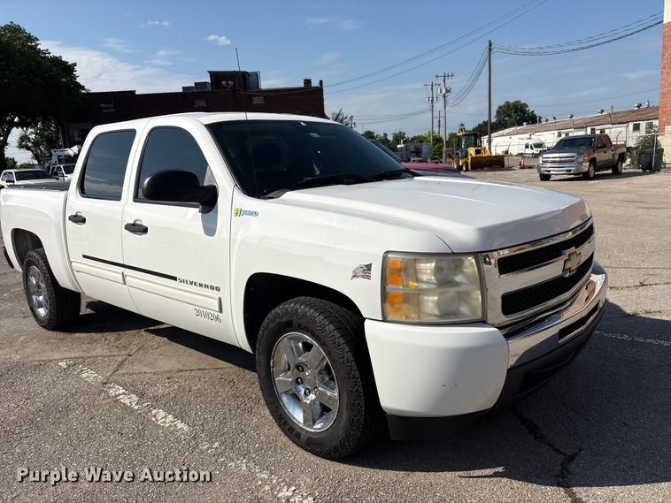image for item FB8808 2010 Chevrolet Silverado Hybrid Crew Cab pickup truck