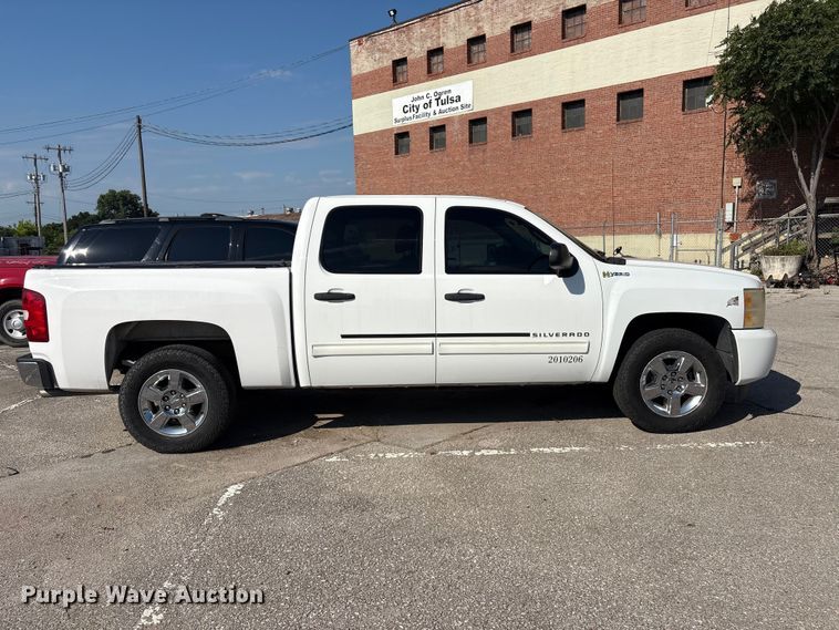 image for item FB8808 2010 Chevrolet Silverado Hybrid Crew Cab pickup truck