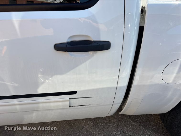 image for item FB8808 2010 Chevrolet Silverado Hybrid Crew Cab pickup truck