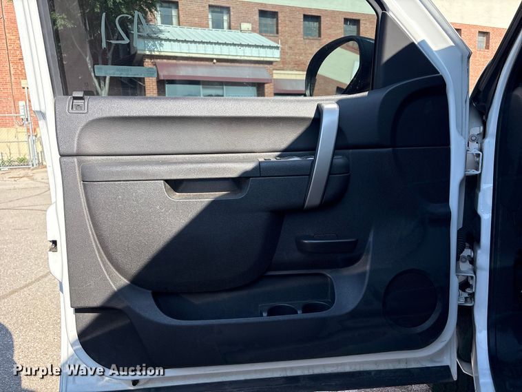 image for item FB8808 2010 Chevrolet Silverado Hybrid Crew Cab pickup truck