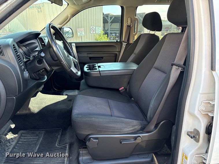 image for item FB8808 2010 Chevrolet Silverado Hybrid Crew Cab pickup truck