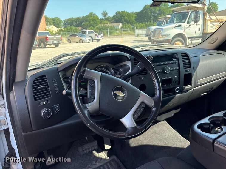 image for item FB8808 2010 Chevrolet Silverado Hybrid Crew Cab pickup truck