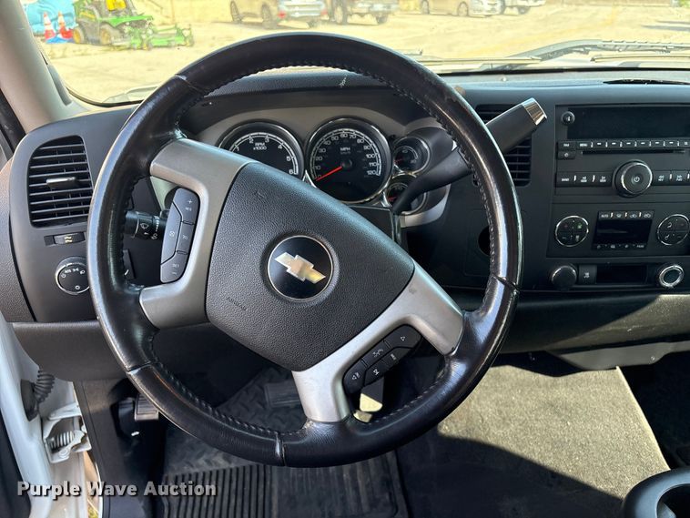 image for item FB8808 2010 Chevrolet Silverado Hybrid Crew Cab pickup truck