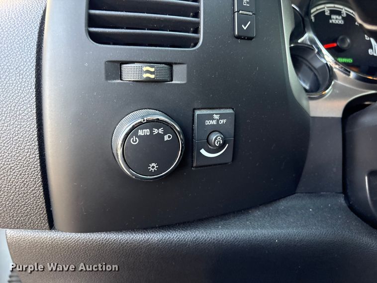 image for item FB8808 2010 Chevrolet Silverado Hybrid Crew Cab pickup truck
