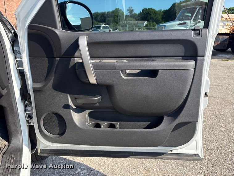 image for item FB8808 2010 Chevrolet Silverado Hybrid Crew Cab pickup truck