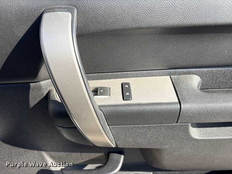 image for item FB8808 2010 Chevrolet Silverado Hybrid Crew Cab pickup truck