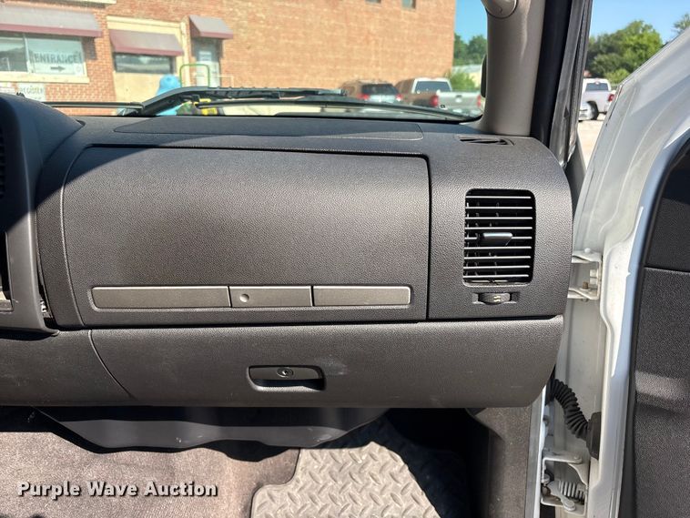 image for item FB8808 2010 Chevrolet Silverado Hybrid Crew Cab pickup truck