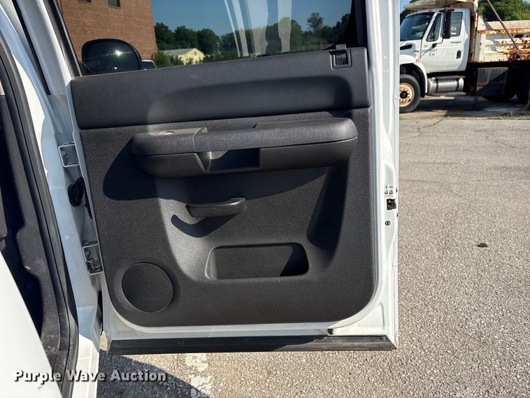 image for item FB8808 2010 Chevrolet Silverado Hybrid Crew Cab pickup truck