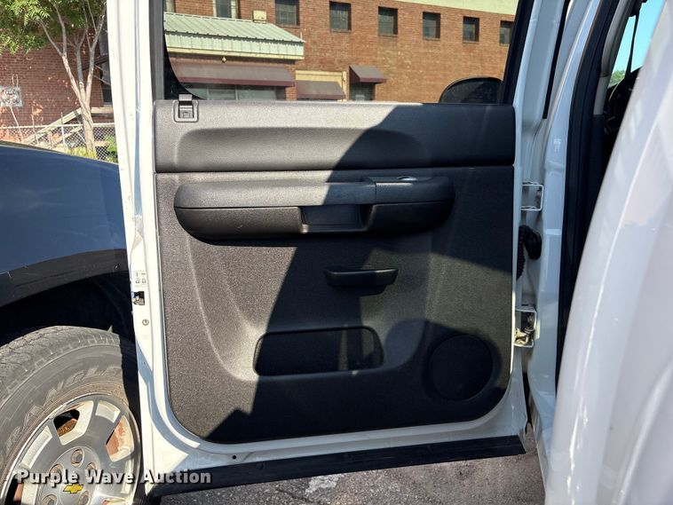 image for item FB8808 2010 Chevrolet Silverado Hybrid Crew Cab pickup truck