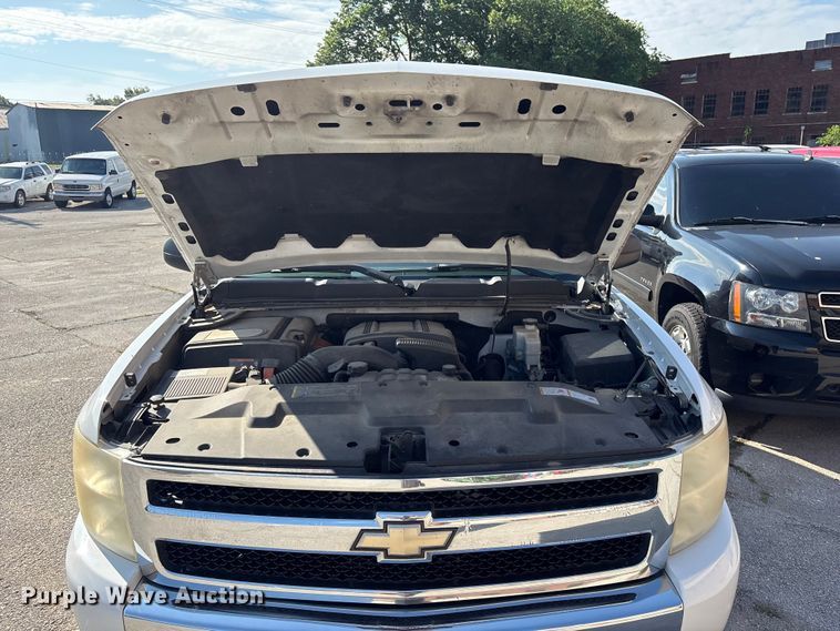 image for item FB8808 2010 Chevrolet Silverado Hybrid Crew Cab pickup truck